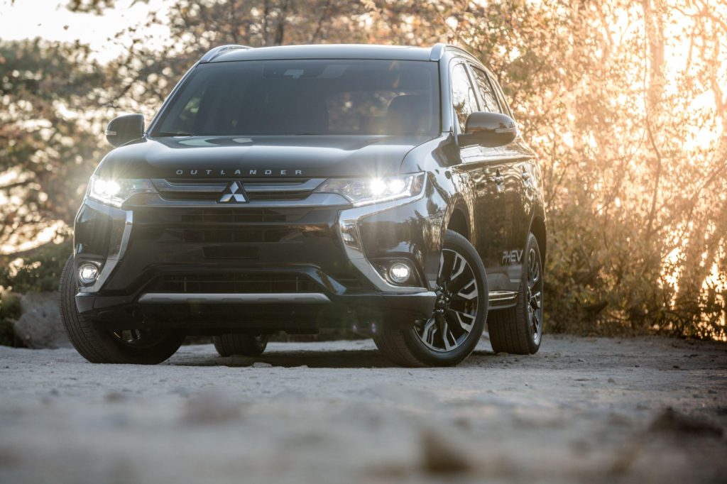 Mitsubishi Outlander 2020 Light On