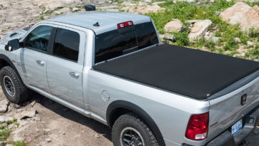 Folding Tonneaus vs. Roll Up Tonneau Covers