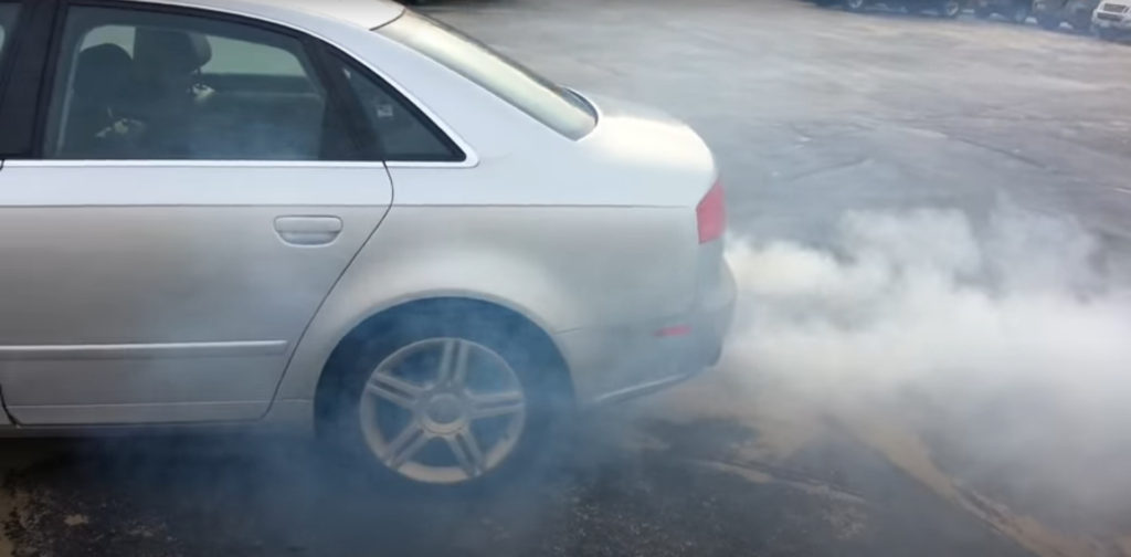 2006 Audi A4 B6 Smoking Exhaust Engine