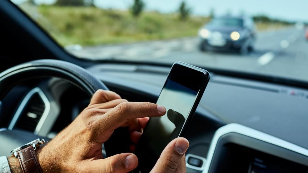 phoning texting while driving Car Accidents