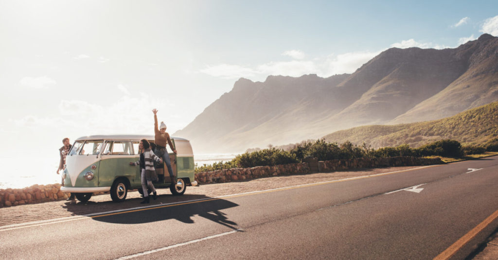 長い旅行の前の車のメンテナンスのヒント