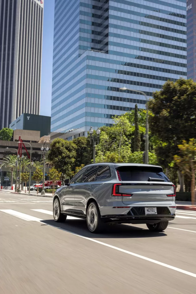 2025 Volvo EX90 Exterior (2)