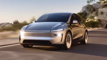 2025 Tesla Model Y Facelift Revealed (6)