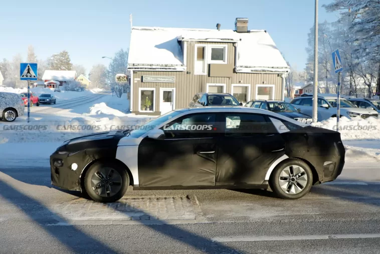 2027 Hyundai Elantra Spy Photo (17)